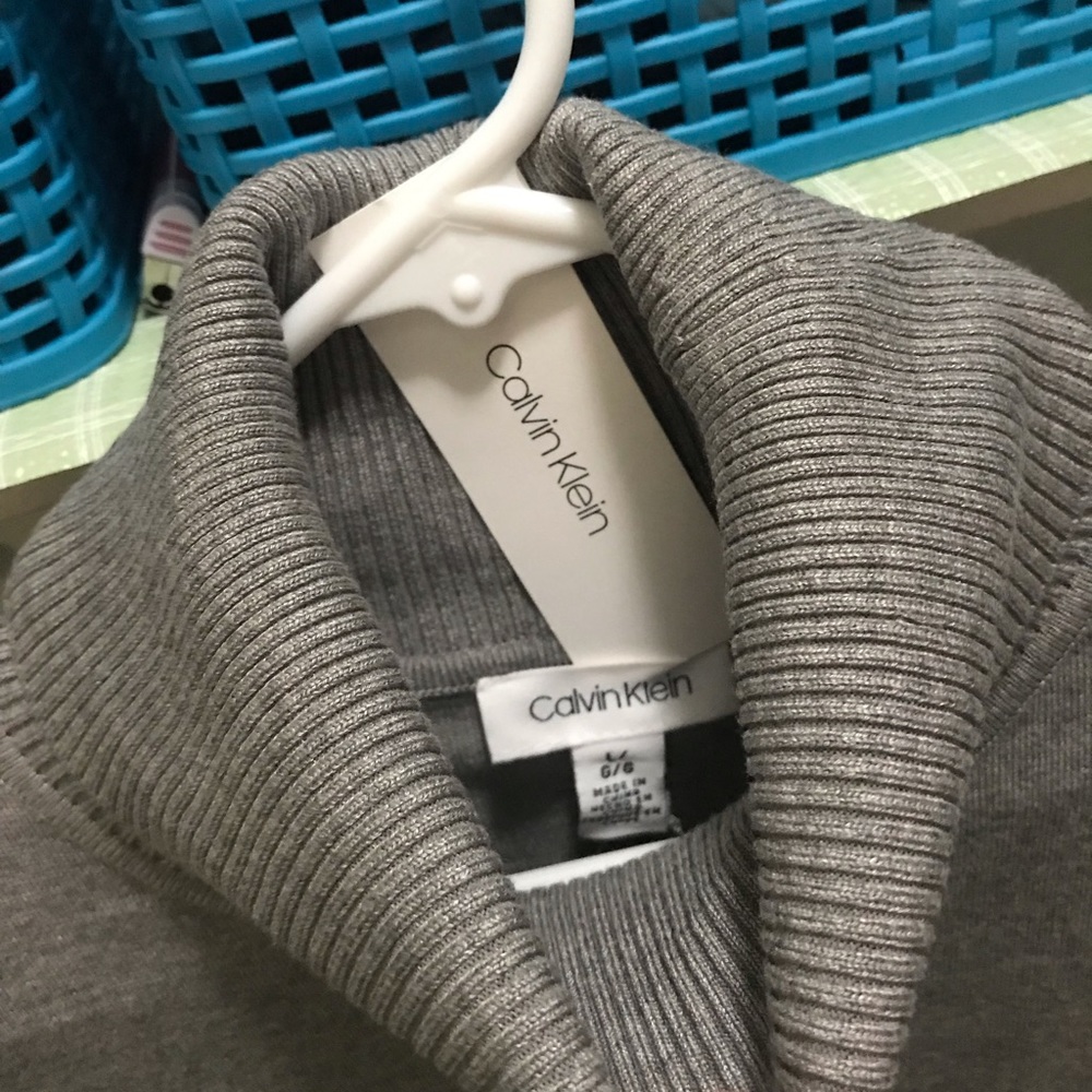 Calvin Klein turtle neck - Picture 3 of 3